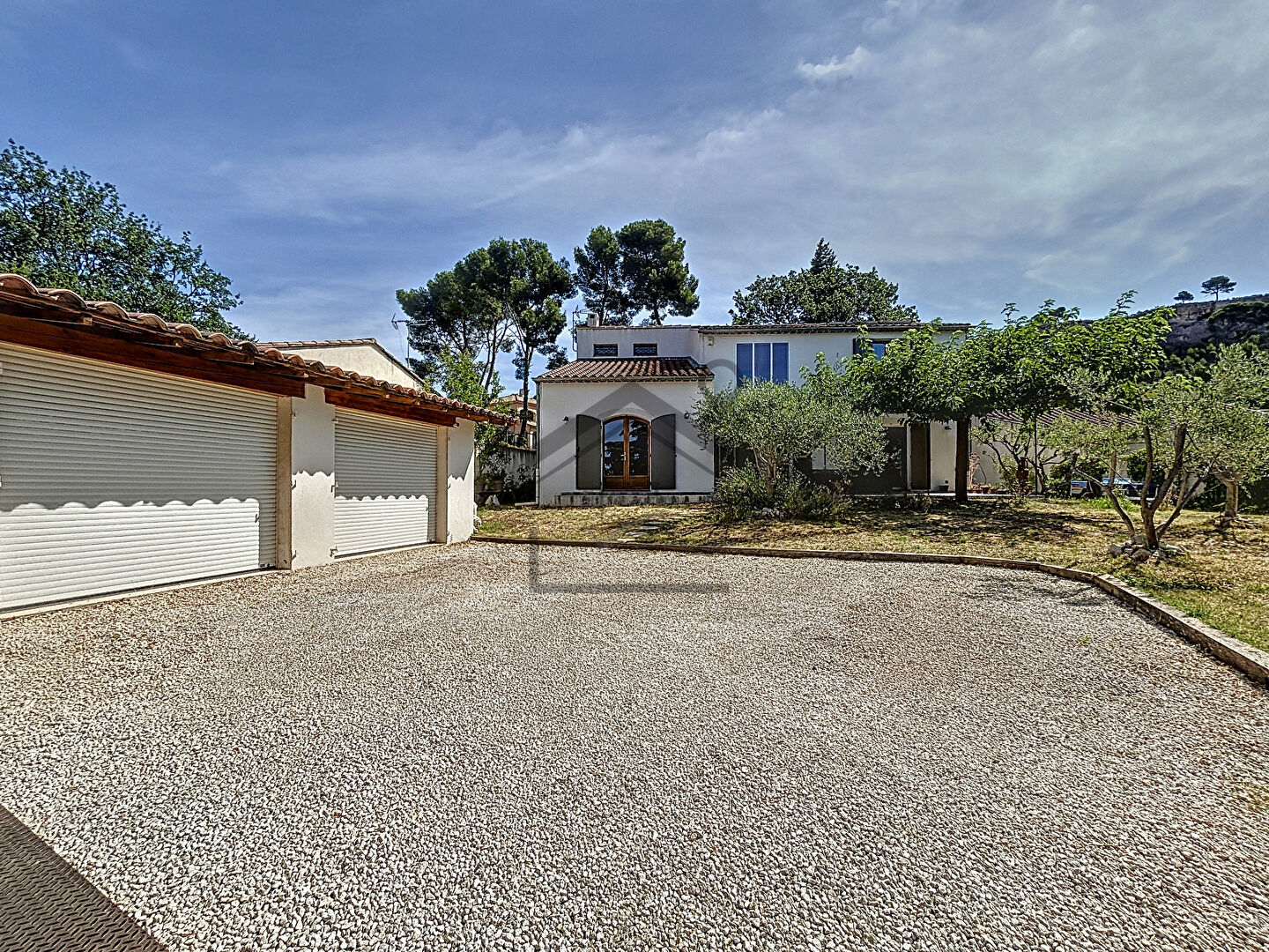 Villa T7 sur 1071 m\u00b2 de terrain Vitrolles Nord 2