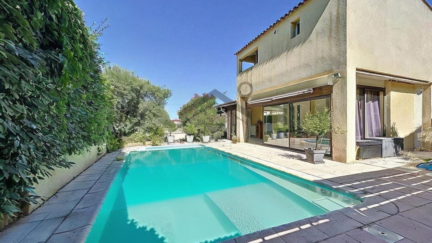 Maison T4 avec piscine et grande v\u00e9randa 3\/11